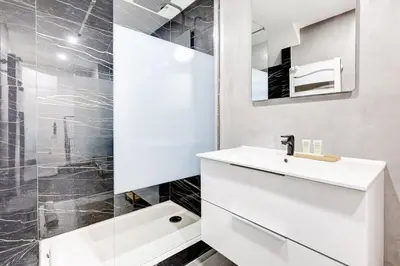 Salle de bains dans l'établissement Bluestay 37 - Superb apartment
