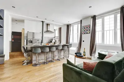 Cuisine ou kitchenette dans l'établissement Bluestay 37 - Superb apartment