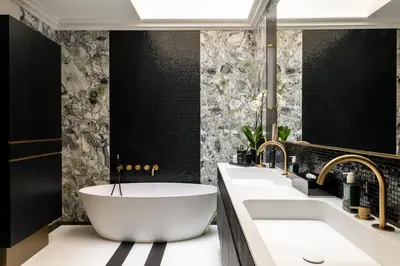 Salle de bains dans l'établissement HIGHSTAY - Luxury Serviced Villa - Poincaré