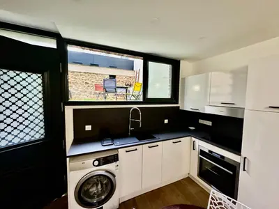 Cuisine ou kitchenette dans l'établissement Charmant studio 37m2 Jardin privatif