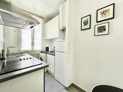 Cuisine ou kitchenette dans l'établissement Charming Apartment, Paris Centre