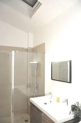 Salle de bains dans l'établissement Votre Pied-à-Terre Idéal à Montmartre !
