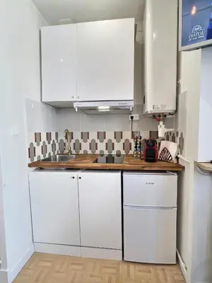 Cuisine ou kitchenette dans l'établissement Studio Parc-Expo Vanves Paris 15ième