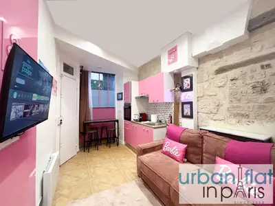 Télévision ou salle de divertissement dans l'établissement Urban Flat 193 - Barbie in Paris