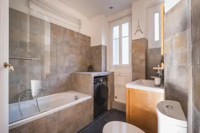 Salle de bains dans l'établissement Logement Haut de Gamme à Grenelle