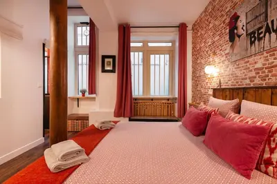 Un ou plusieurs lits dans un hébergement de l'établissement Montmartre Rue des Martyrs Loft with AC, 4-7 PEO