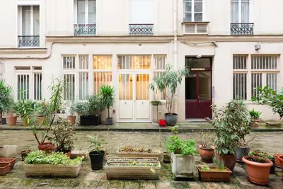 Jardin de l'établissement Montmartre Rue des Martyrs Loft with AC, 4-7 PEO