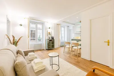 Coin salon dans l'établissement Lovely Flat-4 Pers-Sacré Cœur-Montmartre