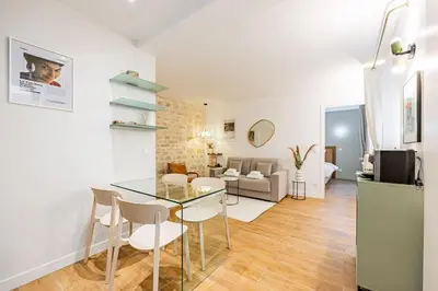 Coin salon dans l'établissement Lovely Flat-4 Pers-Sacré Cœur-Montmartre
