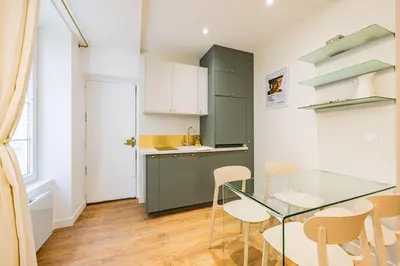 Cuisine ou kitchenette dans l'établissement Lovely Flat-4 Pers-Sacré Cœur-Montmartre