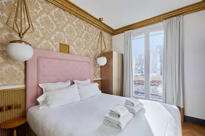 Un ou plusieurs lits dans un hébergement de l'établissement Appartements Champs Elysées - Avenue Montaigne by Studio Prestige