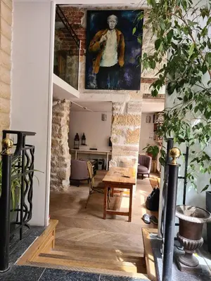 Coin salon dans l'établissement Hotel La Louisiane