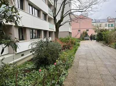 Jardin de l'établissement Studio Buttes Chaumont refait à neuf