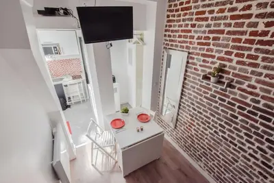 Télévision ou salle de divertissement dans l'établissement Studio paisible Paris 10ème - Canal St Martin