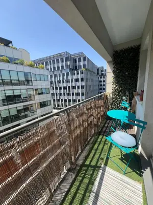 Balcon ou terrasse dans l'établissement Chic & Spacieux-Paris à porte-Au pied du Métro 14