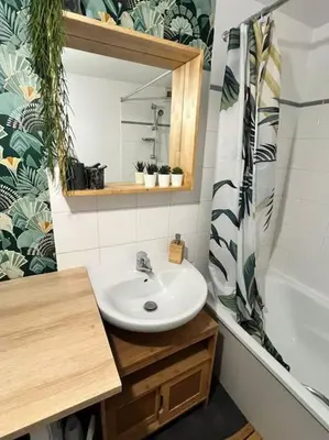 Salle de bains dans l'établissement Chic & Spacieux-Paris à porte-Au pied du Métro 14