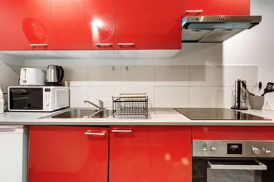 Cuisine ou kitchenette dans l'établissement Bluestay 189- Charming apartment in Asnieres