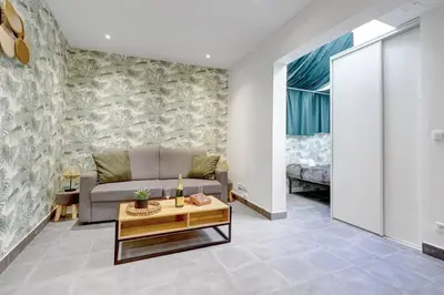 Coin salon dans l'établissement Bluestay 189- Charming apartment in Asnieres