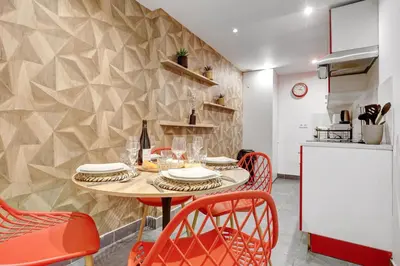 Cuisine ou kitchenette dans l'établissement Bluestay 189- Charming apartment in Asnieres