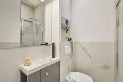 Salle de bains dans l'établissement Sublime apartment in the heart of Paris 8 people FBMAR4