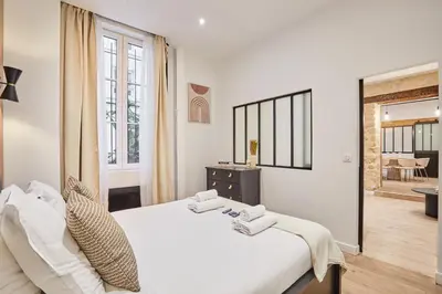 Un ou plusieurs lits dans un hébergement de l'établissement Sublime apartment in the heart of Paris 8 people FBMAR4