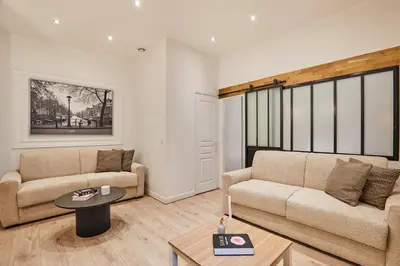 Coin salon dans l'établissement Sublime apartment in the heart of Paris 8 people FBMAR4