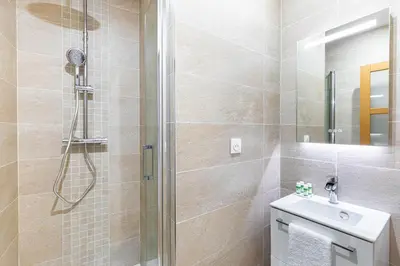 Salle de bains dans l'établissement GuestReady - Cozy Parisian Escape for 2