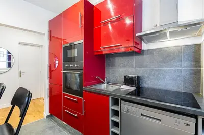 Cuisine ou kitchenette dans l'établissement GuestReady - Cozy Parisian Escape for 2