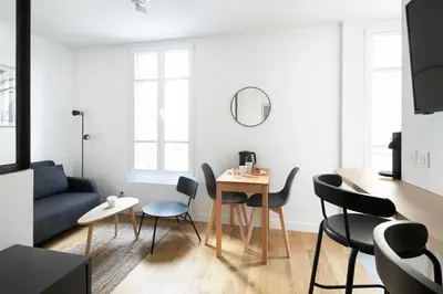 Coin salon dans l'établissement GuestReady - Cozy Parisian Escape for 2