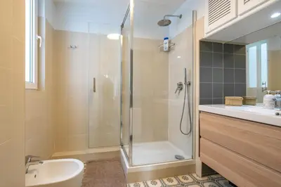 Salle de bains dans l'établissement Appartement Haussmannien Étoile