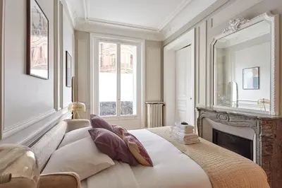 Un ou plusieurs lits dans un hébergement de l'établissement Élégant 2 chambres climatisé - Champs-Élysées