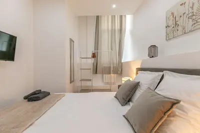 Un ou plusieurs lits dans un hébergement de l'établissement Cosy appartement Paris 20e