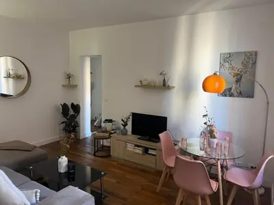 Télévision ou salle de divertissement dans l'établissement Cosy Haven Paris 14