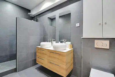 Salle de bains dans l'établissement Loft d'Exception pour 6 Personnes - Voltaire 11e