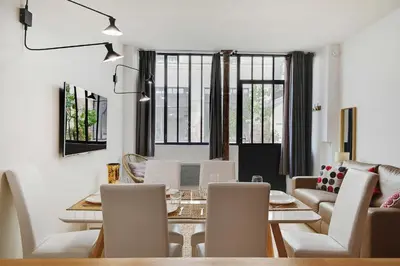 Coin salon dans l'établissement Loft d'Exception pour 6 Personnes - Voltaire 11e