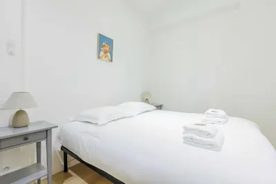 Un ou plusieurs lits dans un hébergement de l'établissement Loft Moderne et Spacieux - 6 Couchages Voltaire 11