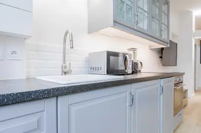 Cuisine ou kitchenette dans l'établissement Loft Moderne et Spacieux - 6 Couchages Voltaire 11