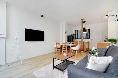 Télévision ou salle de divertissement dans l'établissement Loft Lumineux et Design - 6 Personnes Voltaire 11e