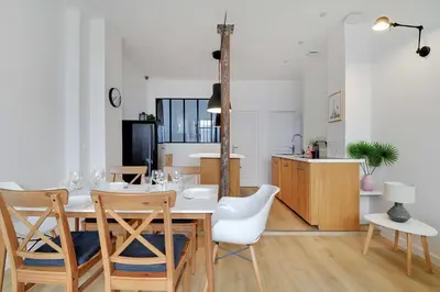 Cuisine ou kitchenette dans l'établissement Loft Lumineux et Design - 6 Personnes Voltaire 11e