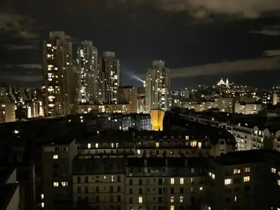 Vue générale sur Paris ou vue de la ville depuis l'appartement