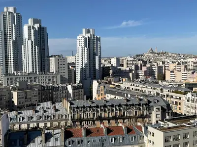 Vue générale sur Paris ou vue de la ville depuis l'appartement