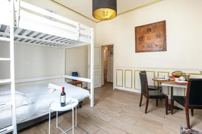 Un ou plusieurs lits dans un hébergement de l'établissement Élégante Suite Haussmannienne au coeur du 6ème