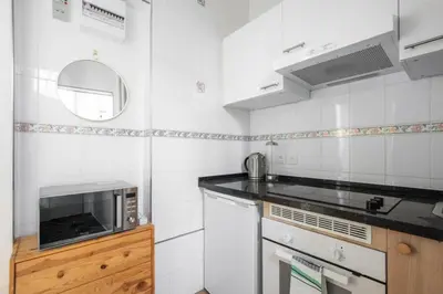 Cuisine ou kitchenette dans l'établissement Élégante Suite Haussmannienne au coeur du 6ème