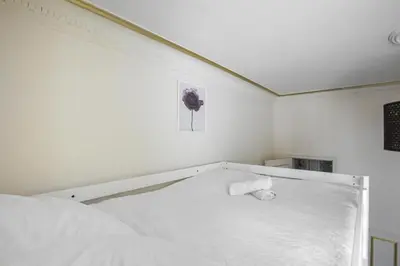 Un ou plusieurs lits dans un hébergement de l'établissement Élégante Suite Haussmannienne au coeur du 6ème