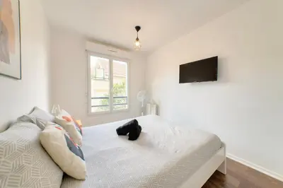 Télévision ou salle de divertissement dans l'établissement Appartement cosy parking privé