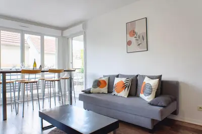 Coin salon dans l'établissement Appartement cosy parking privé