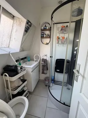 Salle de bains dans l'établissement Appartement sous le toits de Paris