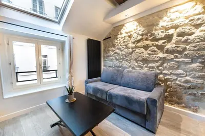 Coin salon dans l'établissement Appartement Place des Vosges, Marais Bastille