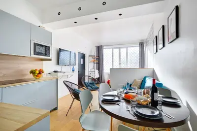 Télévision ou salle de divertissement dans l'établissement Bluestay 48 - Superb apartment in Paris