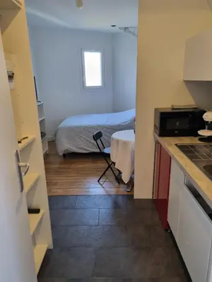 Cuisine ou kitchenette dans l'établissement Bohemian cosy flat